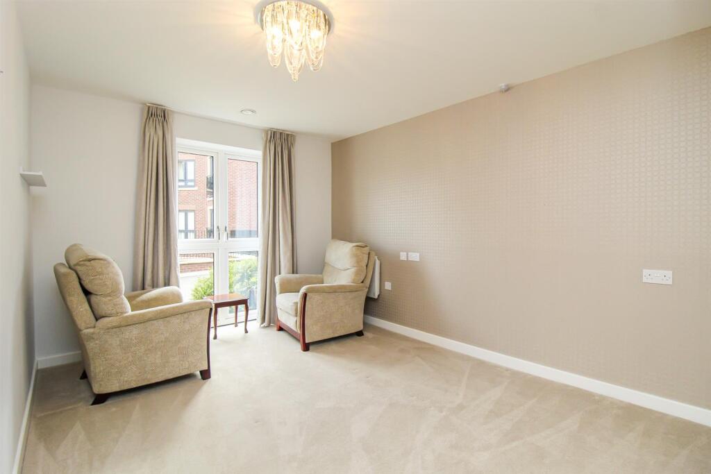 Apartment in Wakefield, West Yorkshire - More