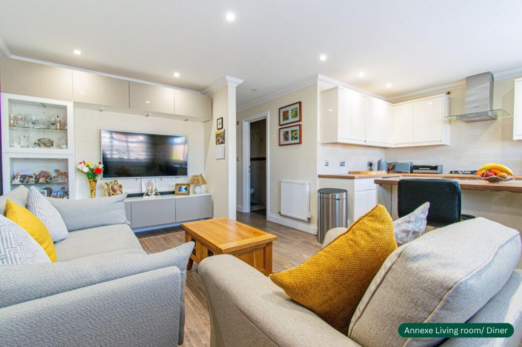 House in Thatcham, West Berkshire - View 5