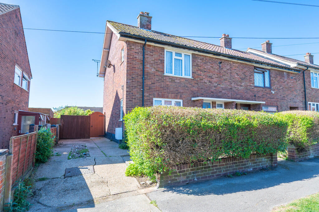2-bed terraced on Coronation Drive, Felixstowe, £215,000