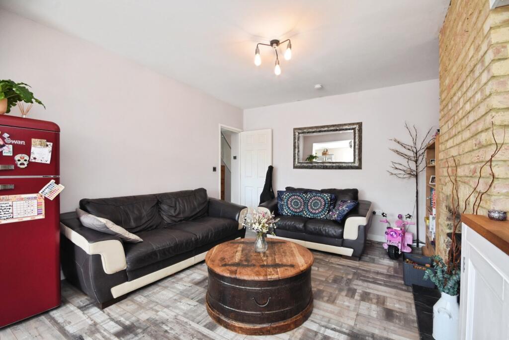 House in Rochford - More