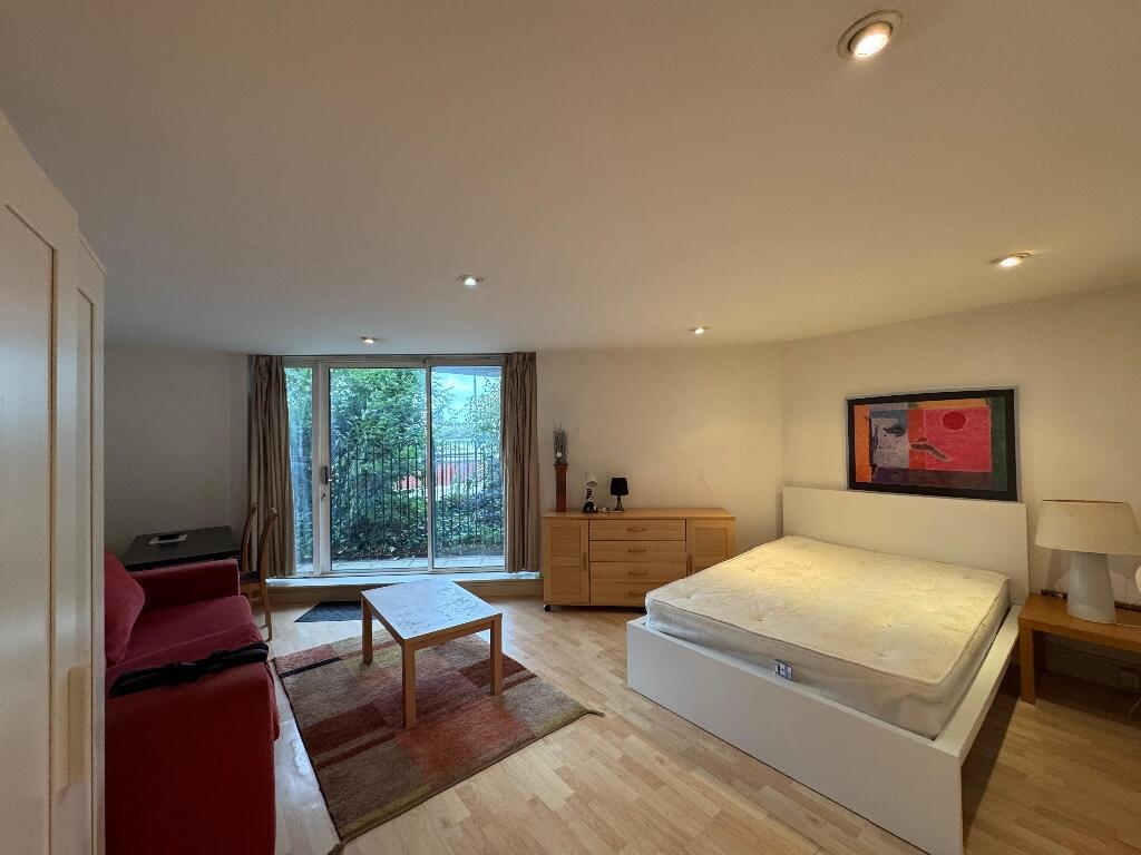 Main image of property: Nova Building, Newton Place, Isle of dogs, Canary Wharf, London