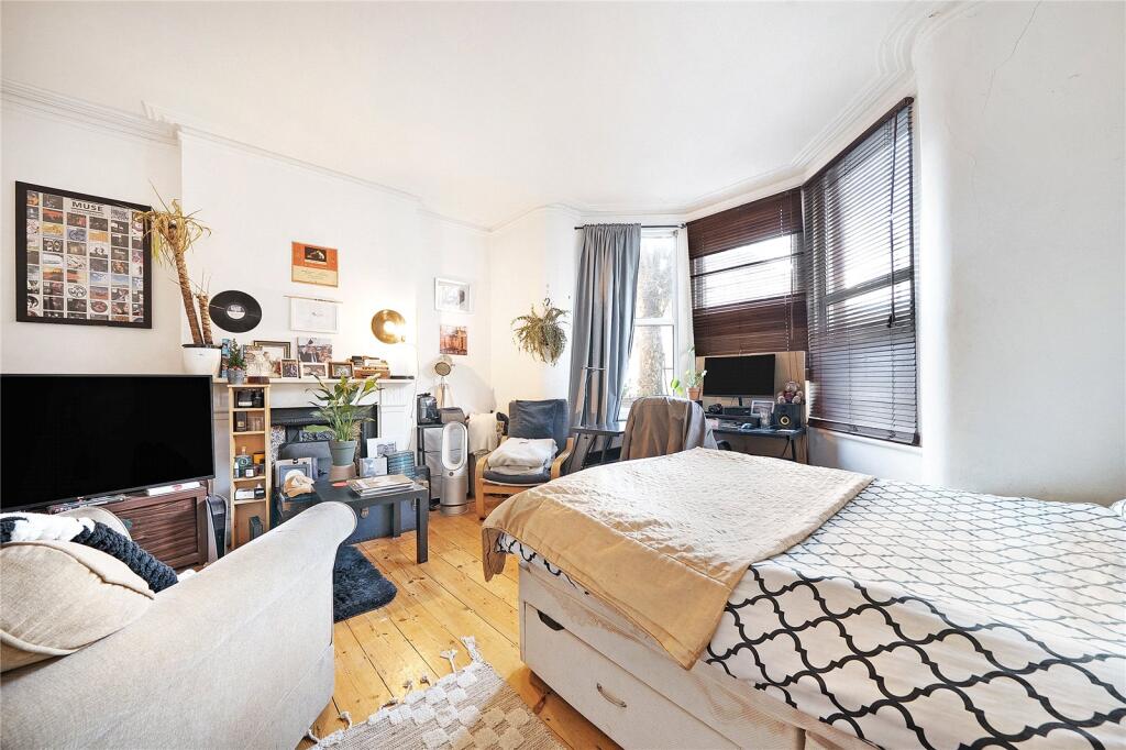 Pretoria Avenue, Walthamstow, London, E17 - View 2