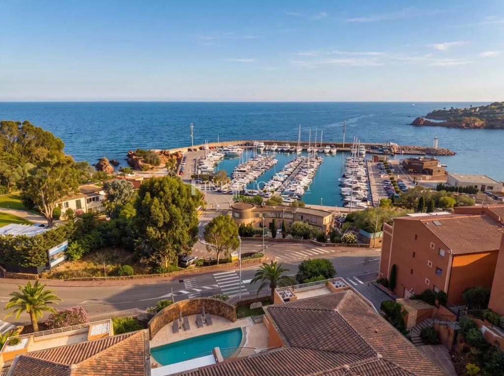 Main image of property: Provence-Alps-Cote d`Azur, Alpes-Maritimes, Théoule-sur-Mer