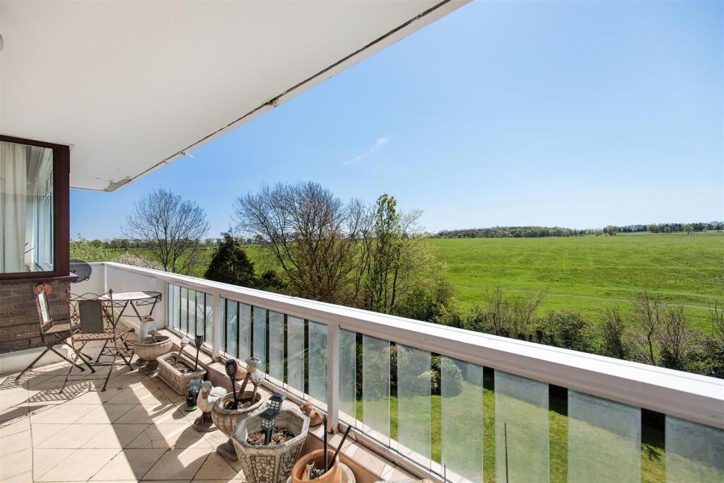 Apartment in Newcastle upon Tyne - View 3
