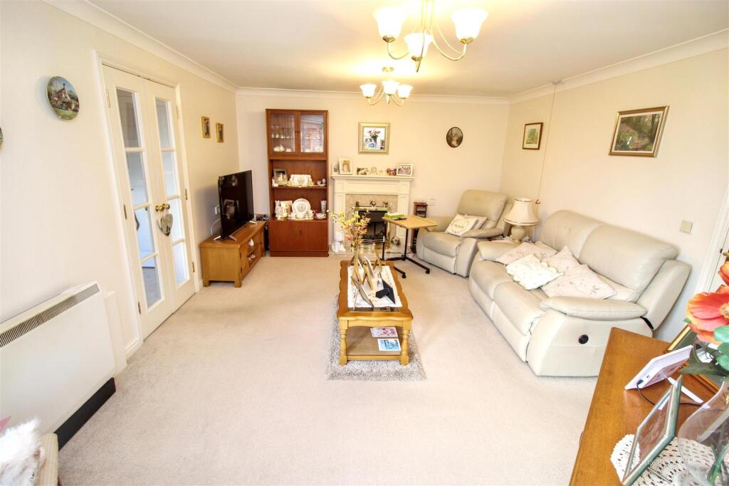 Chieveley Close, Tilehurst, Reading photo 3