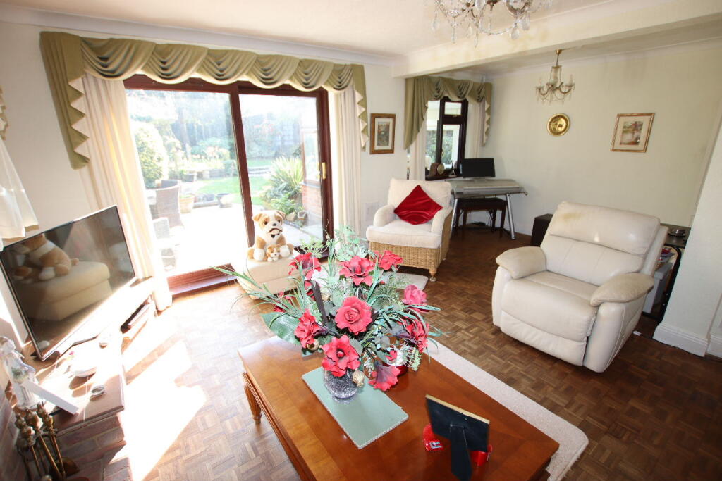 Manor Way, Holland on Sea, CO15 photo 2