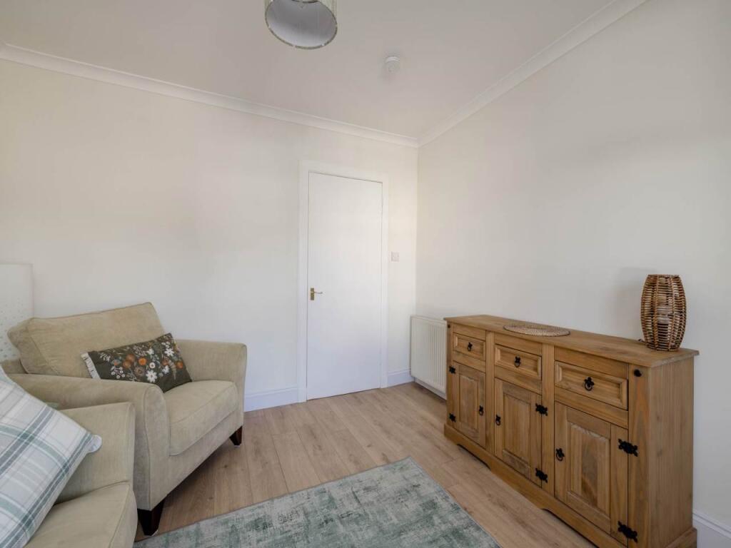 Apartment in Edinburgh, Davidson's Mains - View 4