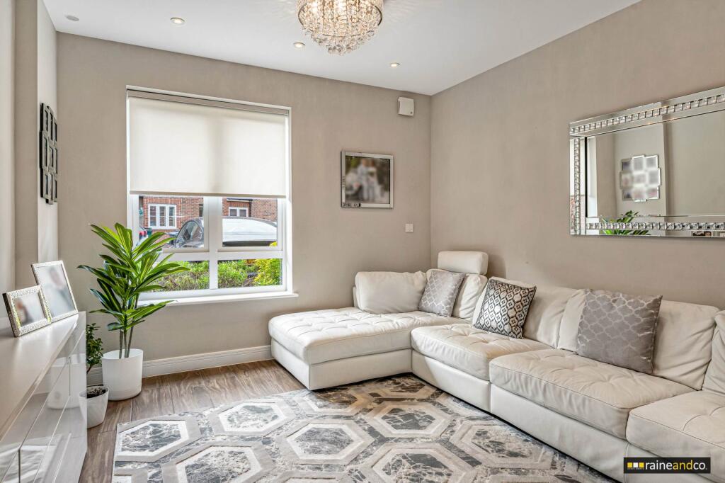 Green Close, Brookmans Park photo 5