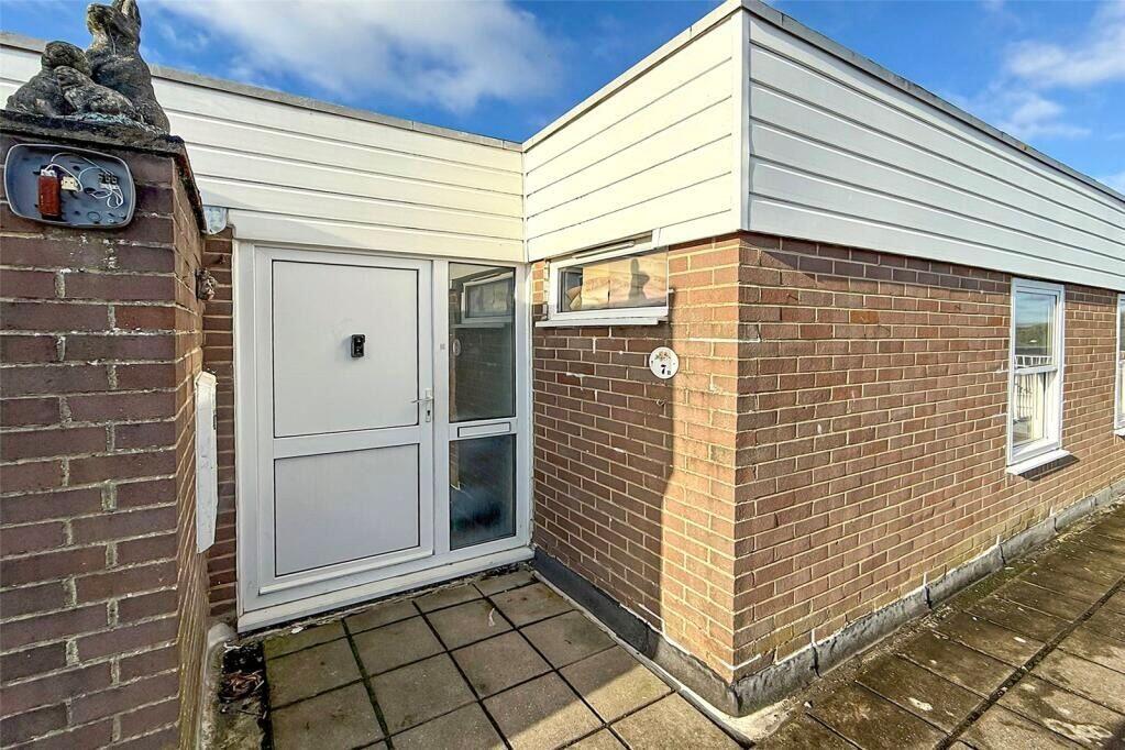 Main image of property: 7B Wick Parade, Wick, Littlehampton, West Sussex, BN17 7JQ