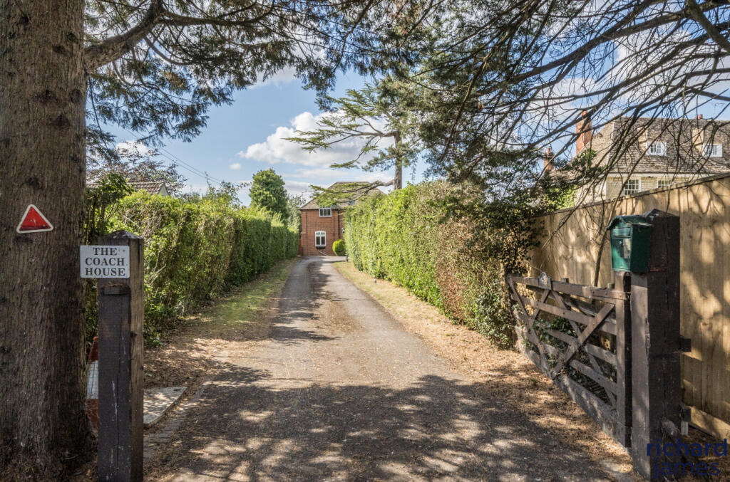 House in Swindon, Woodshaw, Royal Wootton Bassett - View 5