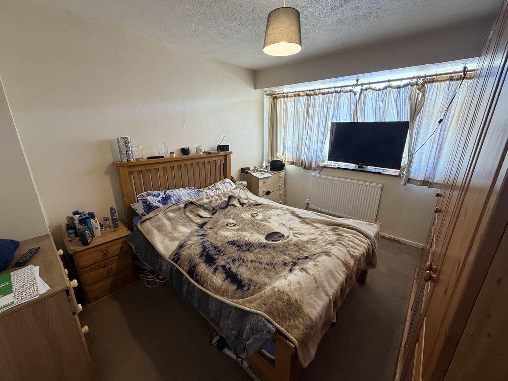 House in Dartford - More
