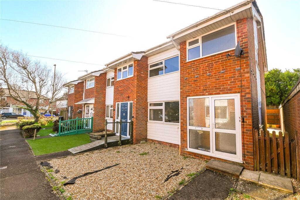 3-bed terraced on Manor Farm Close, New Milton, Hampshire, BH25, £284,000