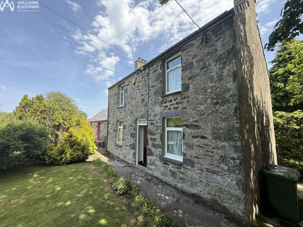 off the B4419, Dwyran, Anglesey, LL61 - View 2