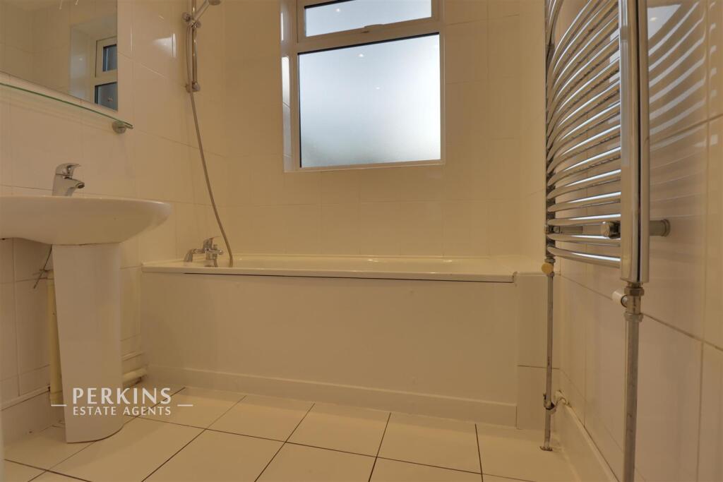 Greenford, UB6 photo 3