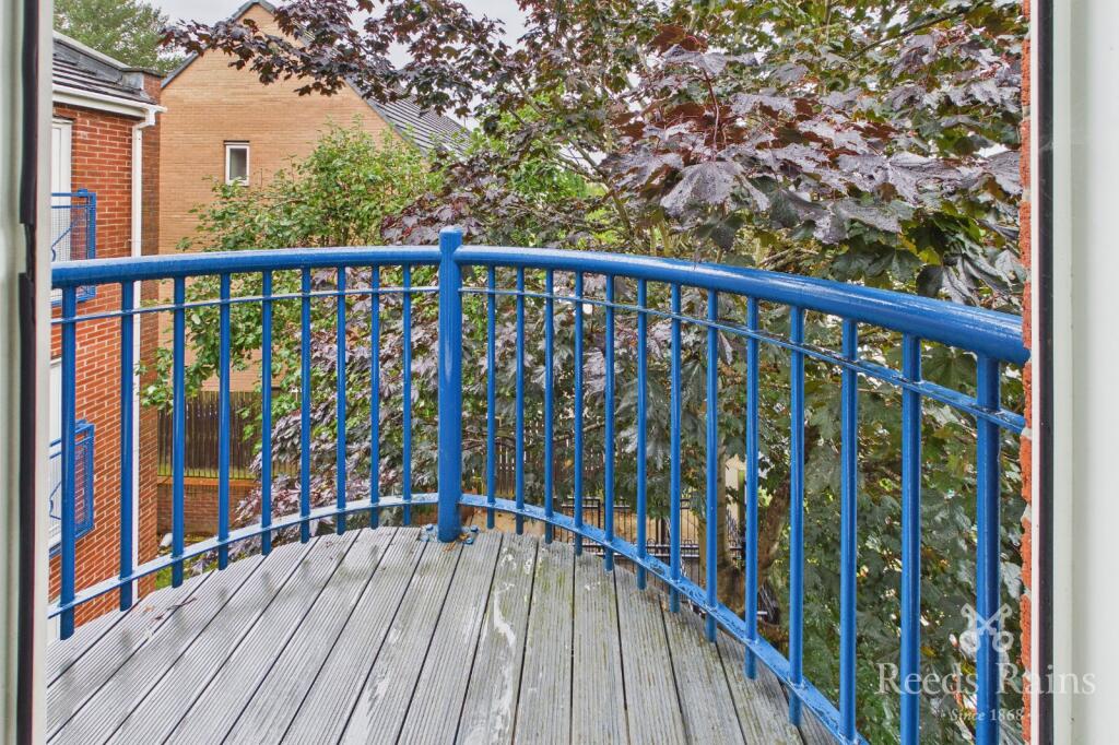 Apartment in Manchester, First Street, Hulme - View 4