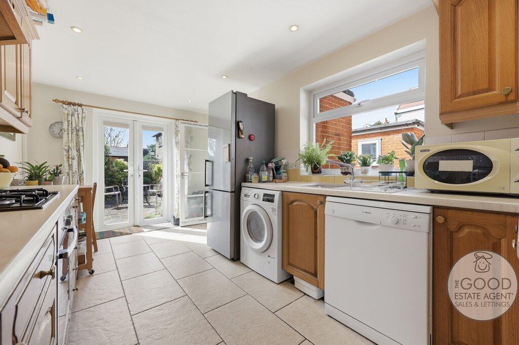 Meadow Road, Loughton, IG10 4HY photo 4