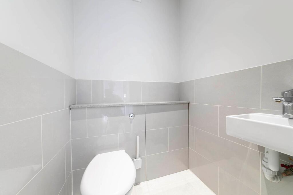 5 bedroom semi-detached house for rent