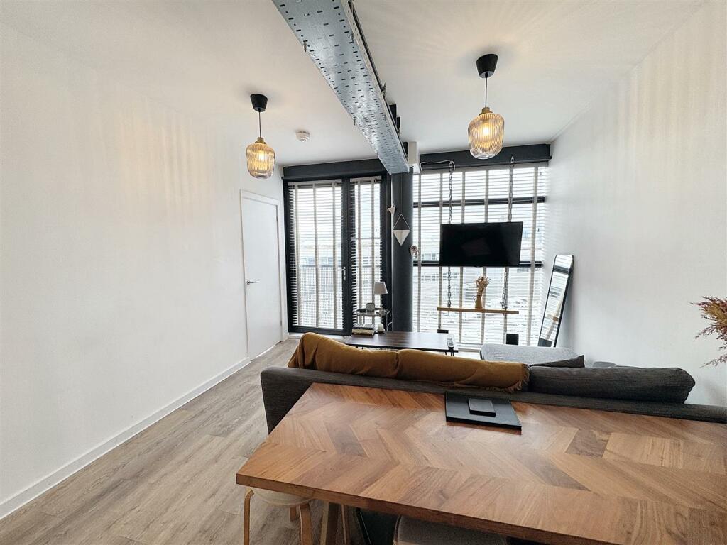 Apartment in London - More