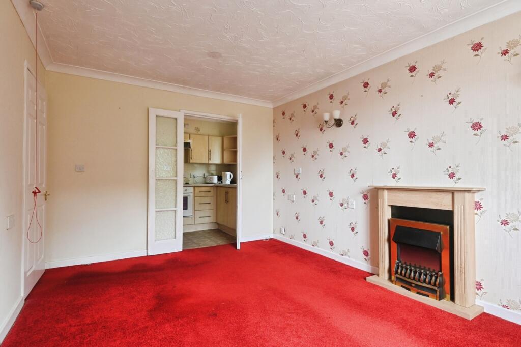 Apartment in Sutton Coldfield, Maney - View 4