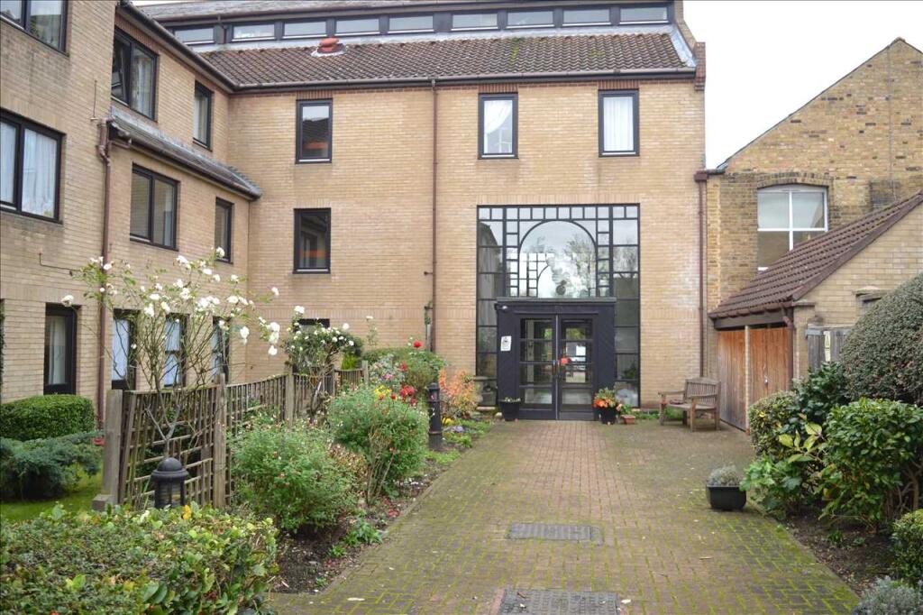 Albion Court, CM2 photo 2