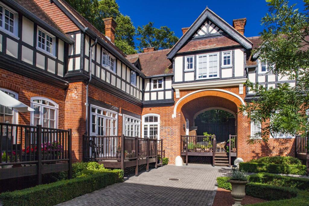 Main image of property: 18 Thames Bank, Goring on Thames