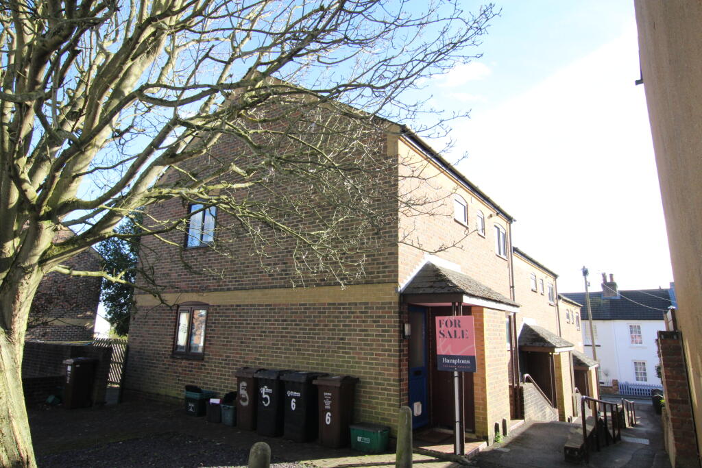 Main image of property: Pearces Walk, St. Albans, AL1