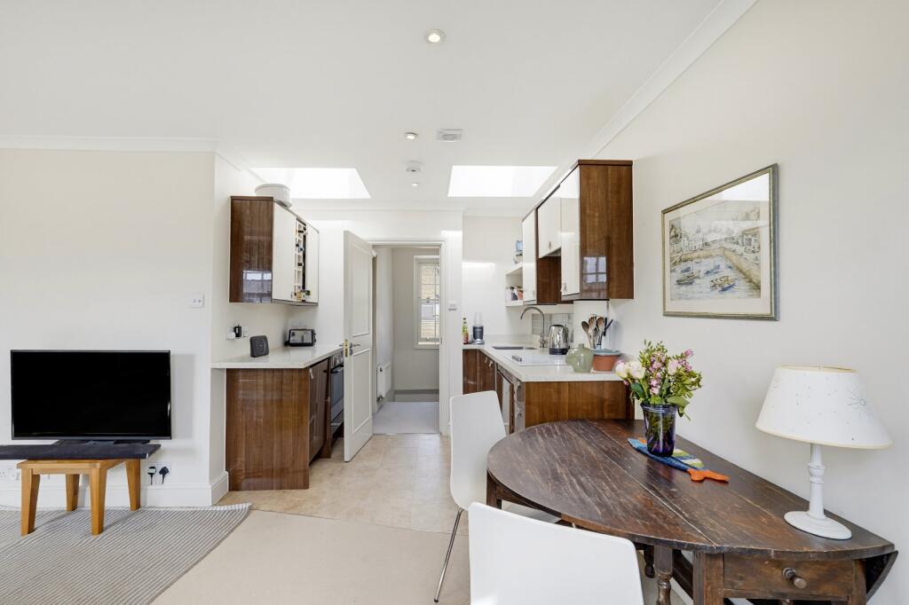 Apartment in London - More