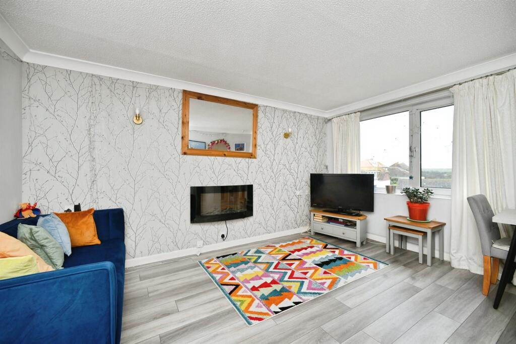 Apartment in Brighton, Saltdean - More