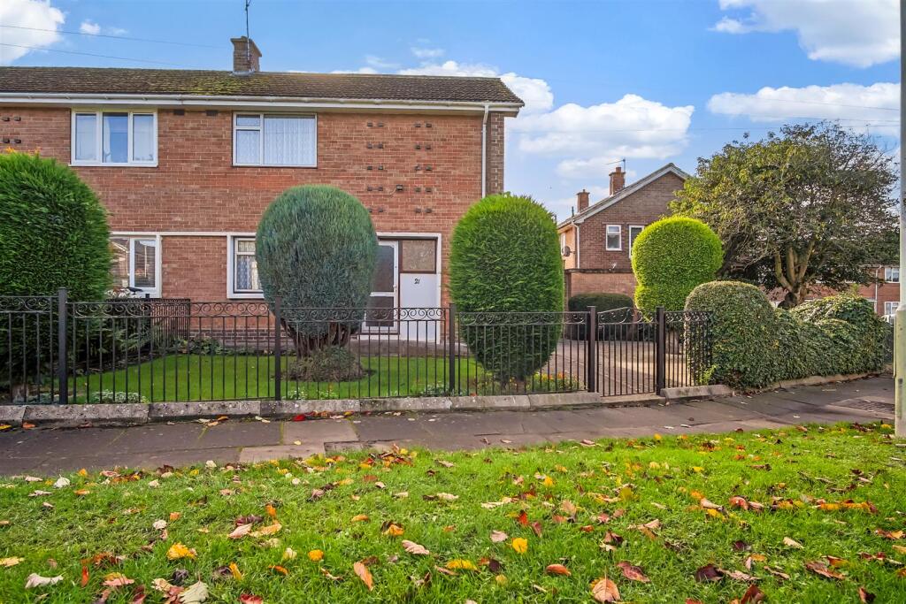 2-bed semi-detached on Selby Crescent, Darlington, £95,000