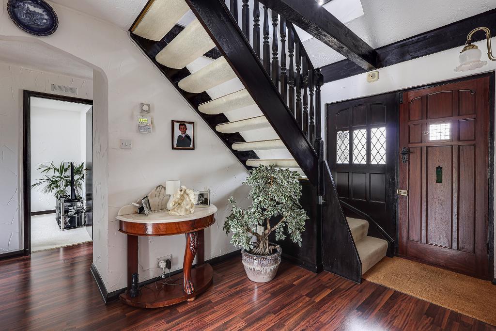 3 bed detached - Tydcombe Road, Warlingham, CR6 9LU image 3