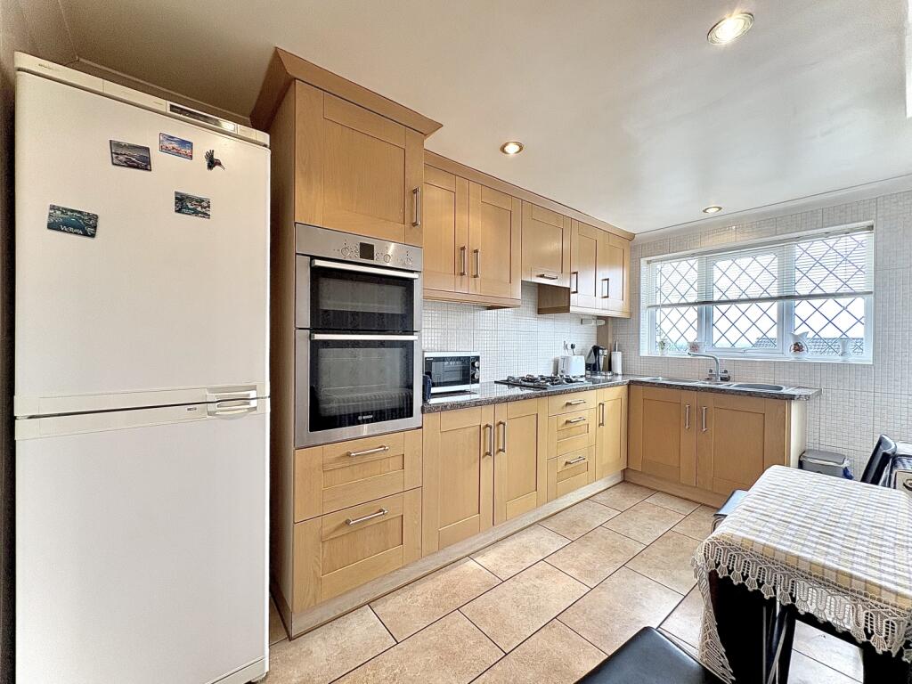 Holloway Street, UPPER GORNAL, DY3 2EA photo 5