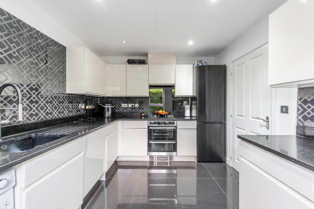 House in Harrow - View 3