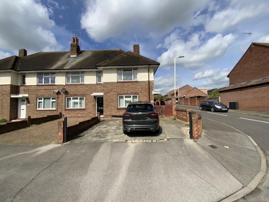 Main image of property: Chelmsford Avenue, Romford, London, RM5
