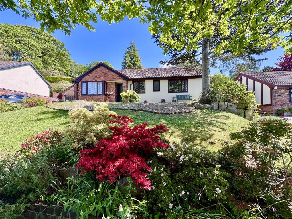 3-bed detached on Parc Benarth, Conwy, £319,950