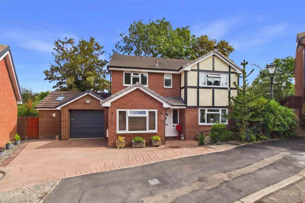 4-bed detached on The Hollow, Uttoxeter, Staffordshire, £435,000