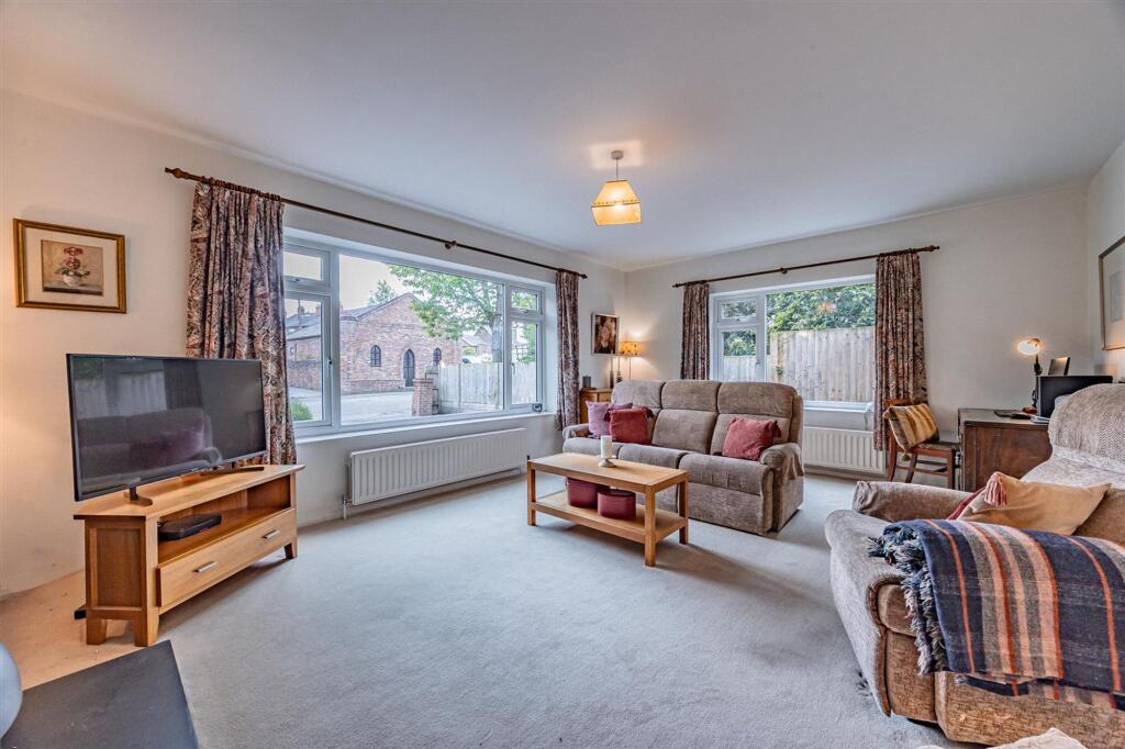 6 Hartford Road, Davenham, Cheshire, CW9 8JA photo 3