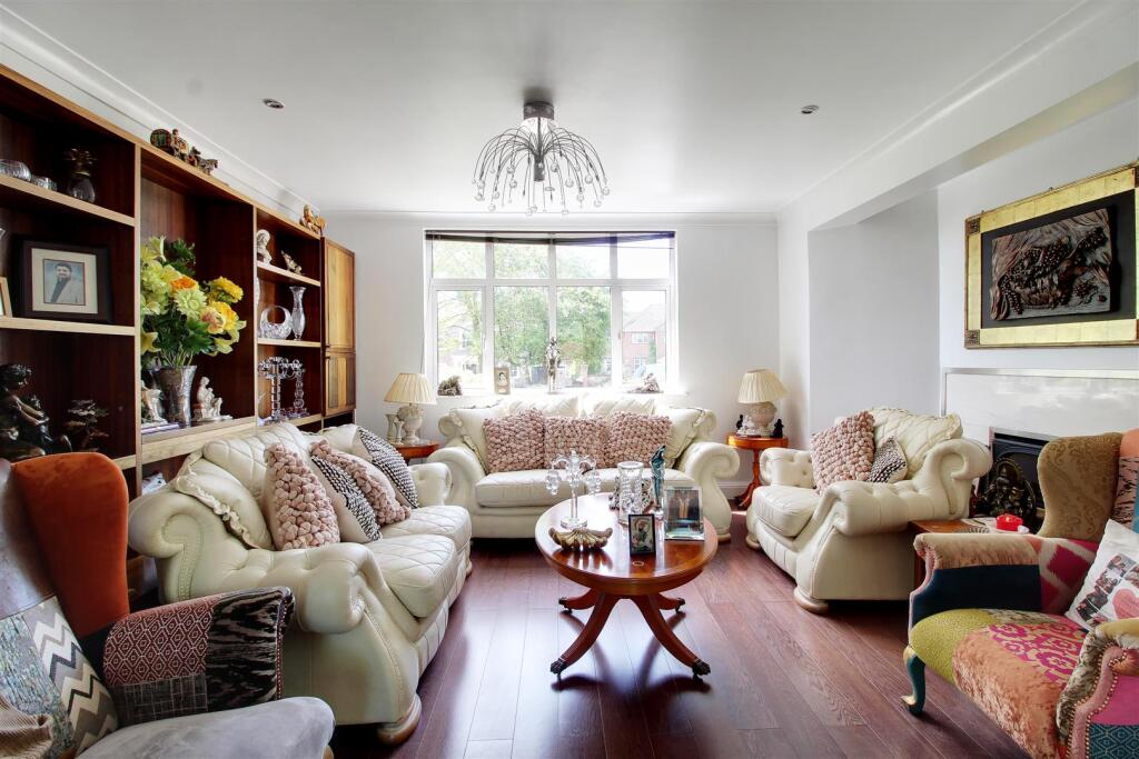 House in Hatfield, Swanley Bar, North Mymms - View 5
