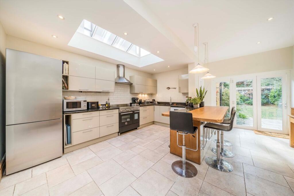 House in Kingston upon Thames - View 4