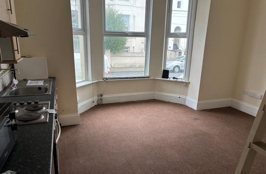 Flat 1A, 40 Nightingale Road, Southsea, Portsmouth, PO5 3JN photo 2