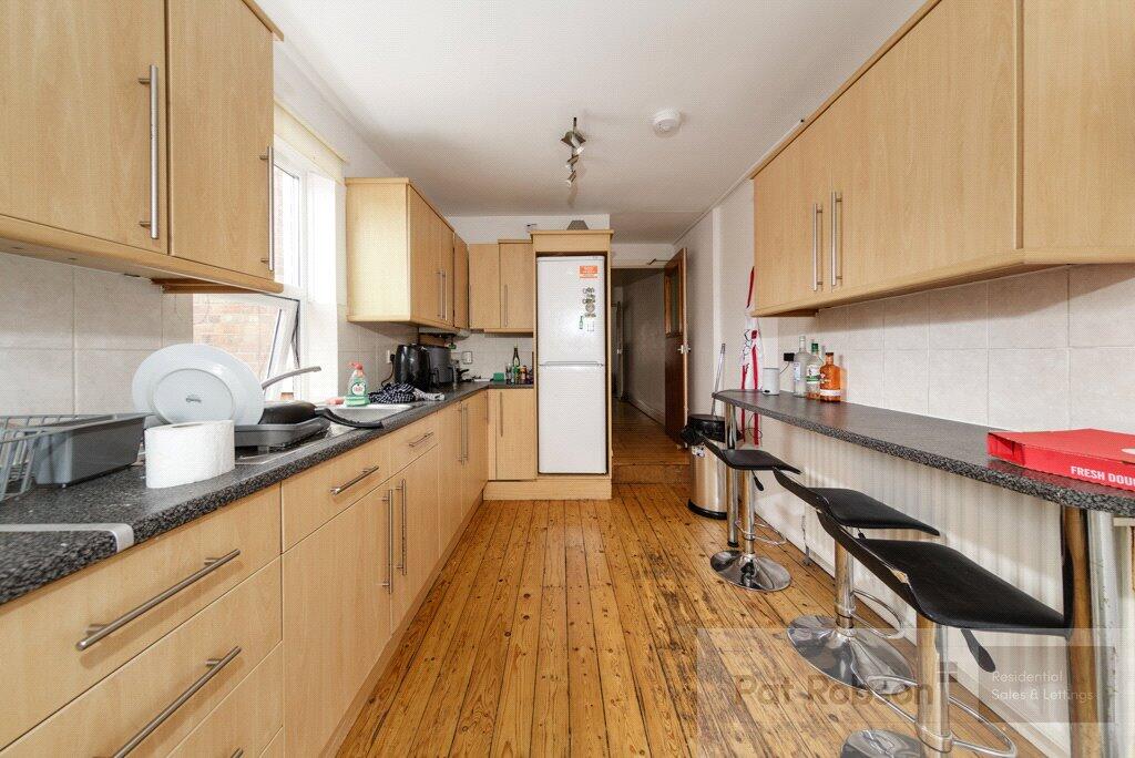 Apartment in Newcastle upon Tyne, Tyne and Wear - View 3