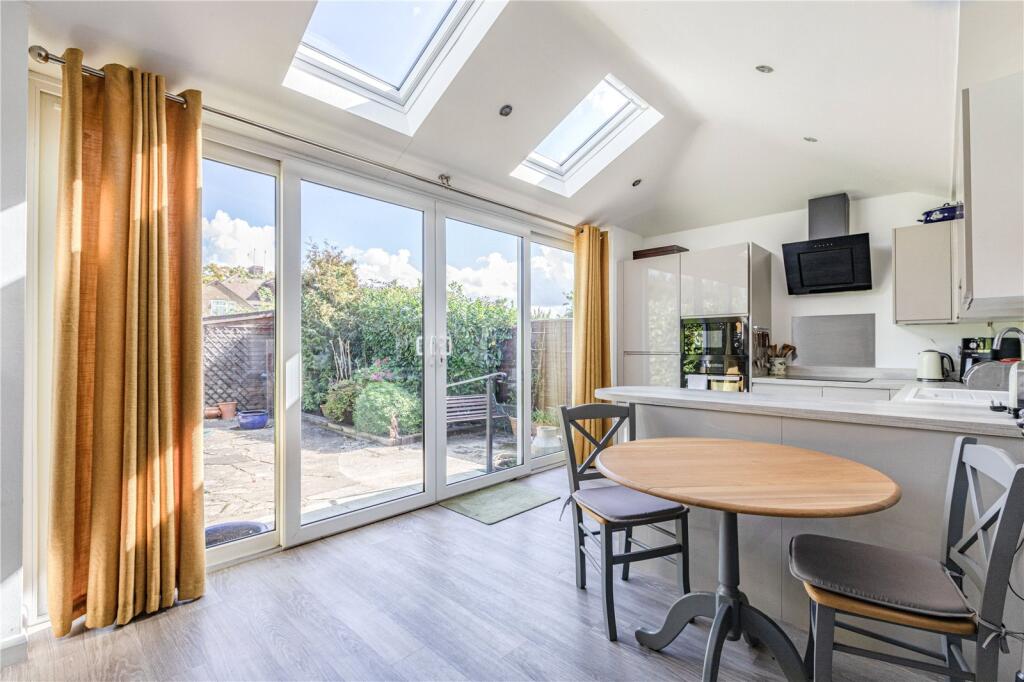 Linden Close, New Haw, Addlestone, Surrey, KT15 photo 2