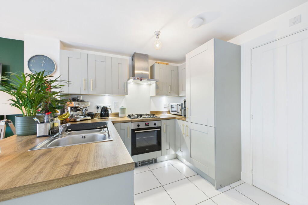 Sparrow Close, Attleborough, Norfolk, NR17 1GP photo 3