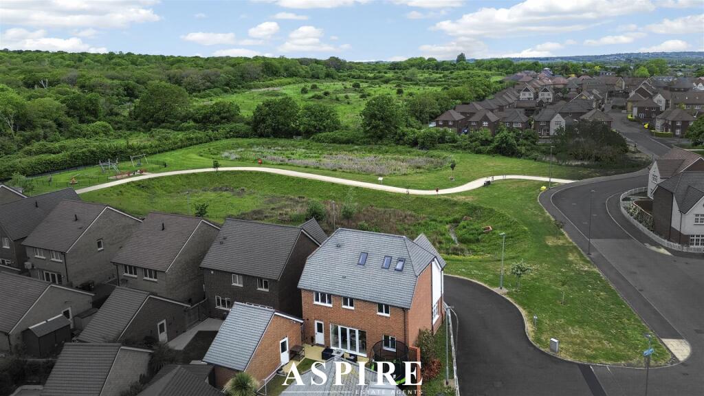 Bebington Drive, Langdon Hills SS16 photo 2