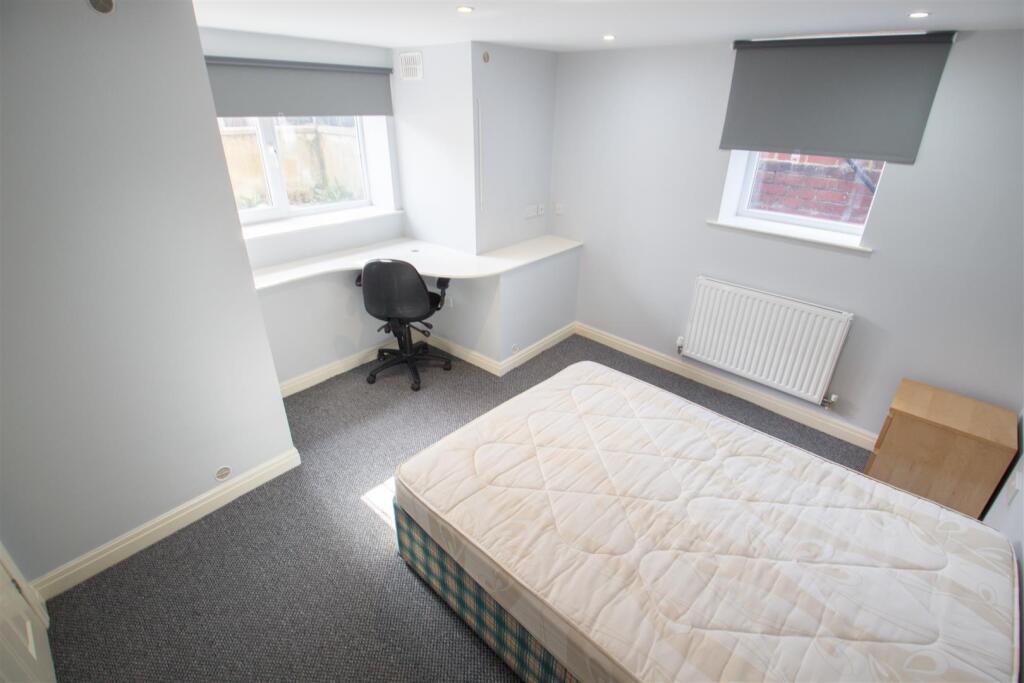 House in Leeds, Beckett Park, Headingley - View 4