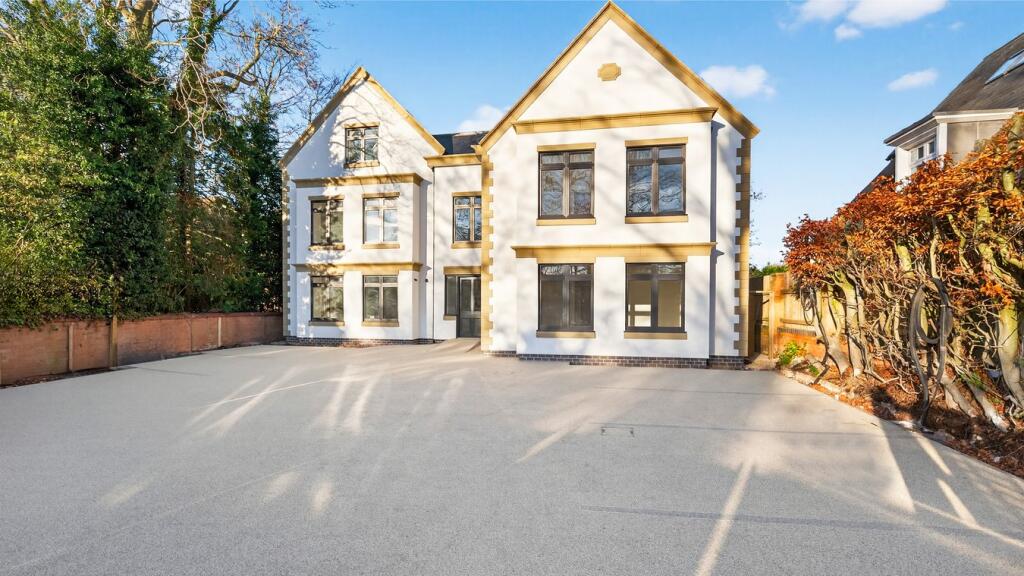 1-bed flat on Benson Road, Stratford Upon Avon, Warwickshire, CV37, £595,000