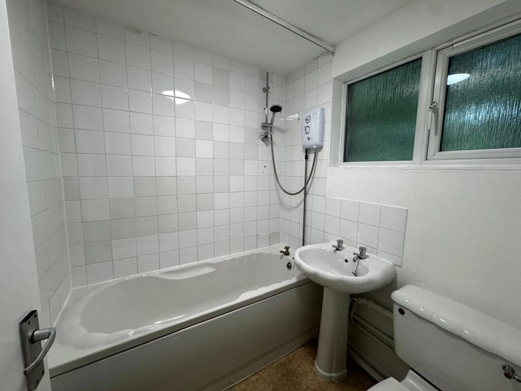 Apartment in Swindon, West Swindon - View 5