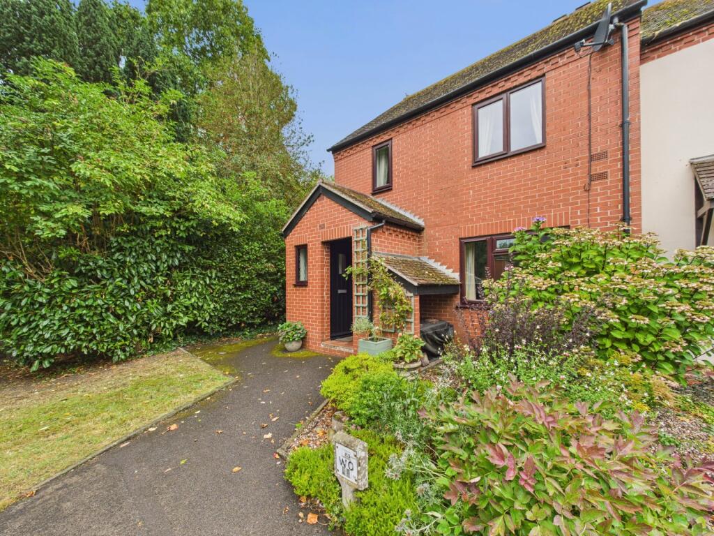1-bed flat on St. Clements Court, Worcester, Worcestershire, WR2, £130,000