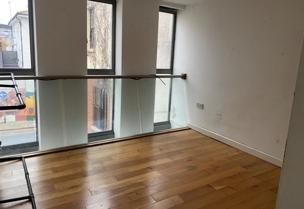 House in Brighton - View 5