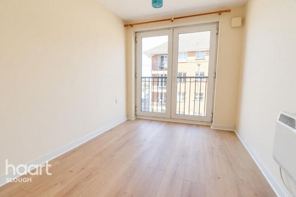 Apartment in Slough - View 5