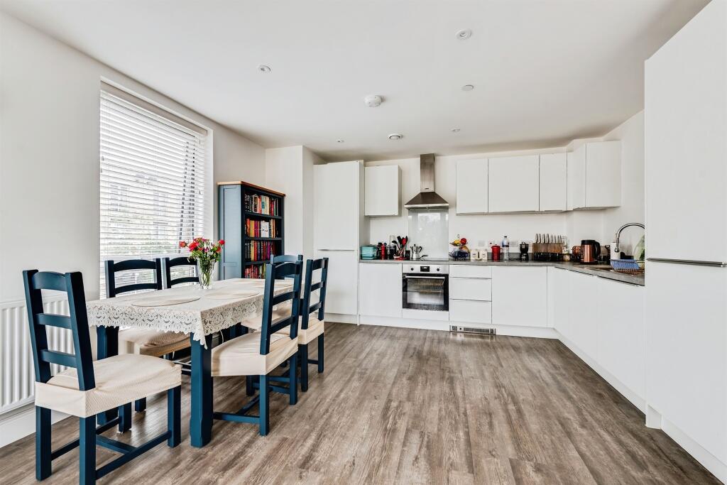 Apartment in Oxford, Littlemore - View 5